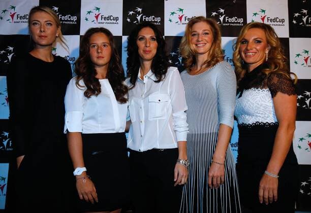 Tennis, Russlands FedCup-Team während eines Dinners Fed cup 2016. Russia v Netherlands. Official Dinner rose bar . Team Russia - Maria SHARAPOVA, Darya KASATKINA, Captain Anastasia MYSKINA, Ekaterina MAKAROVA, Svetlana KUZNETSOVA