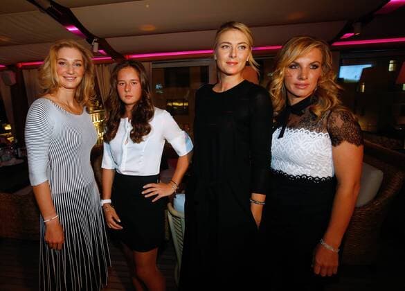 Tennis, Russlands FedCup-Team während eines Dinners Fed cup 2016. Russia v Netherlands. Official Dinner rose bar .