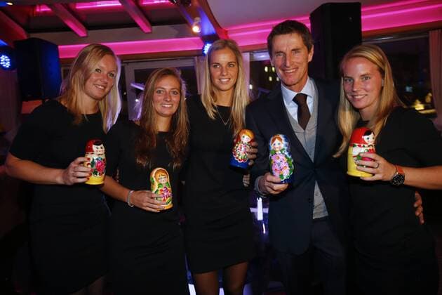 Tennis, Russlands FedCup-Team während eines Dinners Fed cup 2016. Russia v Netherlands. Official Dinner rose bar . Team Netherlands.