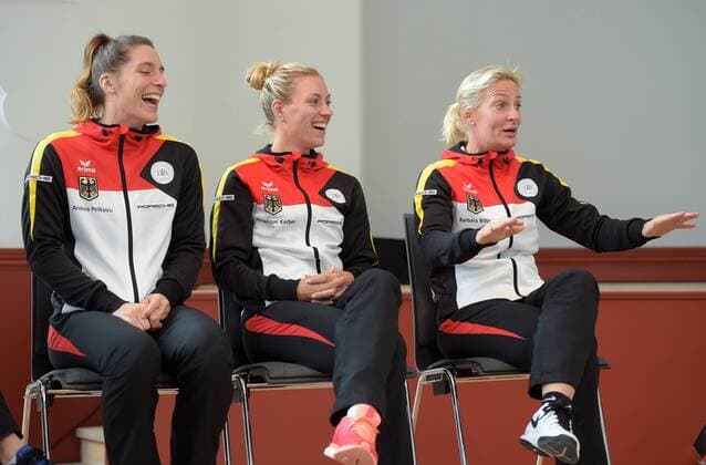 Leipzig Andrea Petkovic (GER), Angelique Kerber (GER), Fed-Cup GER Teamchefin Barbara Rittner (l-r) bei der Auslosung der Paarungen der Fed Cup Spiele in Leipzig zwischen Tennis Porsche Team Deutschland und Securitas Team Schweiz in Leipzig 05.02.2016 Copyright: Modlax Eibner-Pressefoto EP_cma