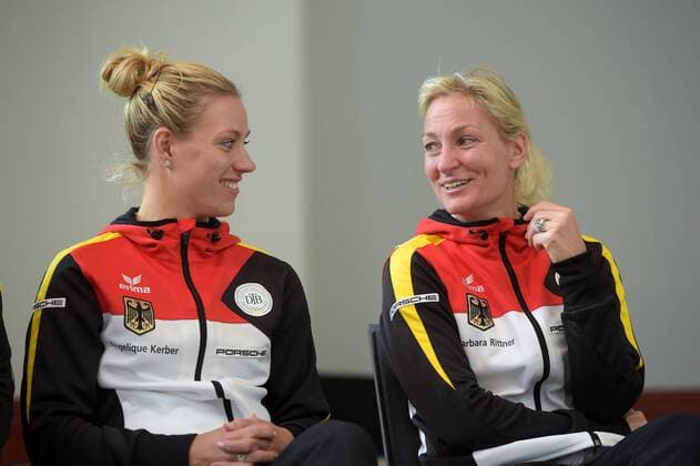 Leipzig Angelique Kerber (GER) und Fed-Cup GER Teamchefin Barbara Rittner bei der Auslosung der Paarungen der Fed Cup Spiele in Leipzig zwischen Tennis Porsche Team Deutschland und Securitas Team Schweiz in Leipzig 05.02.2016 Copyright: Modlax Eibner-Pressefoto EP_cma