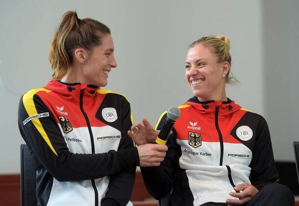 Leipzig Andrea Petkovic (GER) und Angelique Kerber (GER) bei der Auslosung der Paarungen der Fed Cup Spiele in Leipzig zwischen Tennis Porsche Team Deutschland und Securitas Team Schweiz in Leipzig 05.02.2016 Copyright: Modlax Eibner-Pressefoto EP_cma