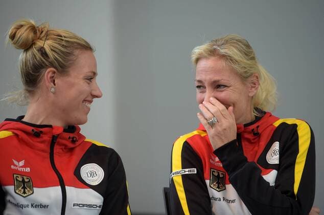 Leipzig Angelique Kerber (GER) und Fed-Cup GER Teamchefin Barbara Rittner bei der Auslosung der Paarungen der Fed Cup Spiele in Leipzig zwischen Tennis Porsche Team Deutschland und Securitas Team Schweiz in Leipzig 05.02.2016 Copyright: Modlax Eibner-Pressefoto EP_cma