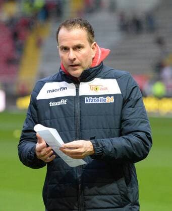 Fussball, Herren, 2. Bundesliga, Saison 2015 16 (20. Spieltag), 1. FC Kaiserslautern - 1. FC Union Berlin, Trainer Sascha Lewandowski (1. FC Union Berlin) mit der Aufstellung vor dem Spiel 05.02. 2016,