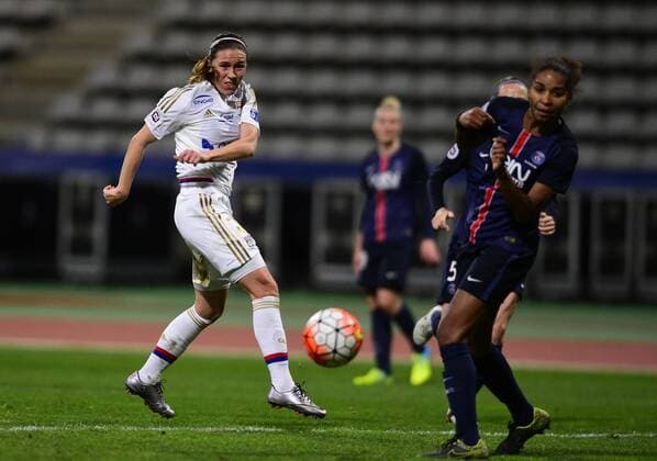 Camille Abily ( Lyon ) - Laura Georges ( PSG ) FOOTBALL : Paris Saint Germain vs Olympique Lyonnais - Championnat Feminin D1 - Paris - 05 02 2016 FedericoPestellini Panoramic 