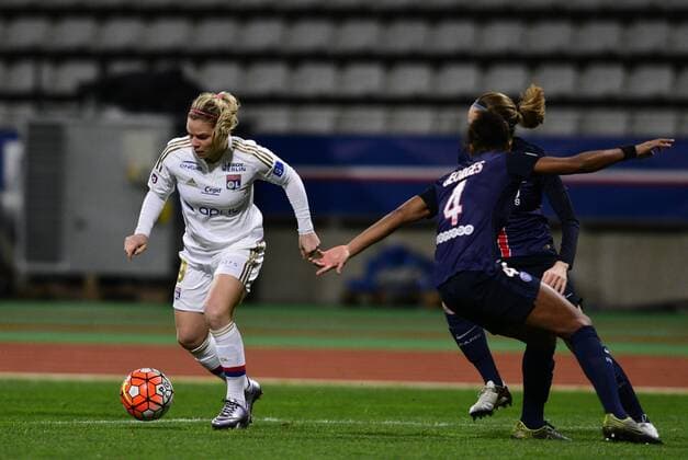 Eugenie Le Sommer ( Lyon ) - Laura Georges ( PSG ) FOOTBALL : Paris Saint Germain vs Olympique Lyonnais - Championnat Feminin D1 - Paris - 05 02 2016 FedericoPestellini Panoramic 
