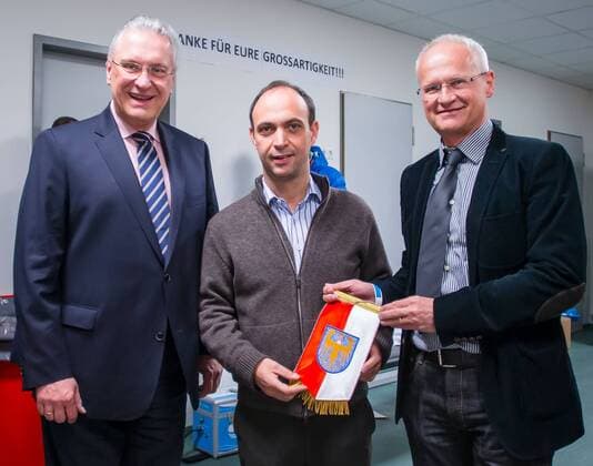 Themen der Woche - Sport Bilder des Tages - SPORT 05.02.2016 - Handball - DKB Handball Bundesliga - All Star Day Nürnberg - Vorspiel : HC Erlangen HCE - B-Nationalmannschaft Deutschland - Klahn - Joachim Herrmann (Innenminister Bayern , links ), Bob Hanning, und Clemens Klemens