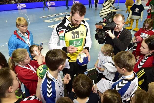 05.02.2016 - Handball - DKB Handball Bundesliga - All Star Day Nürnberg - All Star Game : Nationalmannschaft Nationalteam Deutschland - All Star Team 2016 - DaMa - Andreas Wolff ( Deutschland ) gibt Autogramm Autogramme
