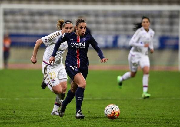 Jessica Houara D Hommeaux ( PSG ) - Camille Abily ( Lyon ) FOOTBALL : Paris Saint Germain vs Olympique Lyonnais - Championnat Feminin D1 - Paris - 05 02 2016 FedericoPestellini Panoramic 