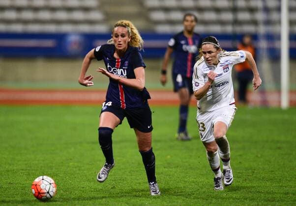 Kheira Hamraoui ( PSG ) - Camille Abily ( Lyon ) FOOTBALL : Paris Saint Germain vs Olympique Lyonnais - Championnat Feminin D1 - Paris - 05 02 2016 FedericoPestellini Panoramic 