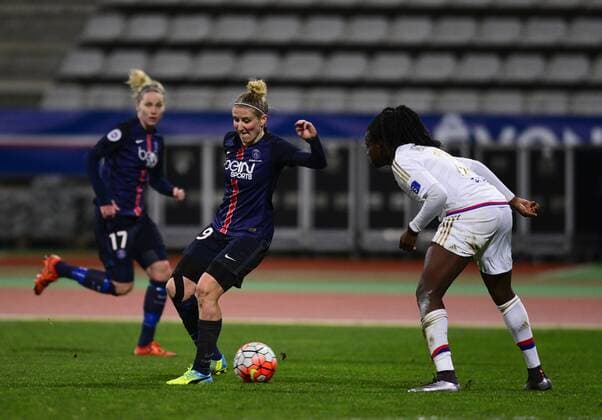 Anja Mitag ( PSG ) - Griedge Mbok ( Lyon ) FOOTBALL : Paris Saint Germain vs Olympique Lyonnais - Championnat Feminin D1 - Paris - 05 02 2016 FedericoPestellini Panoramic 