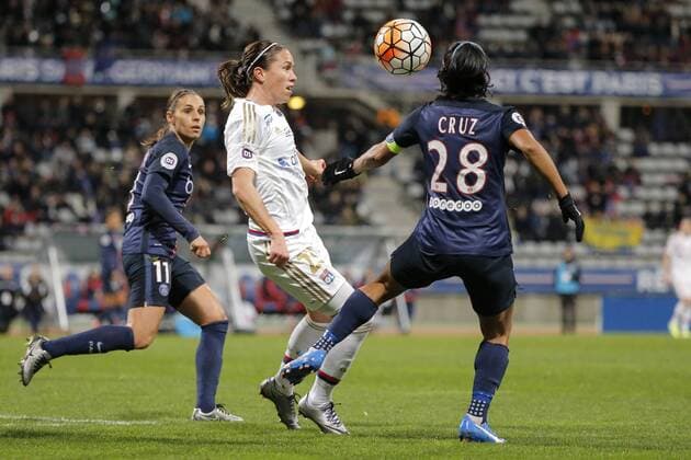 Camille ABILY (Olympique Lyonnais), Cruz Shirley (PSG women), Houara-d Hommeaux Jessica (PSG women) FOOTBALL : PSG vs Olympique Lyonnais - Women - Championnat de France - 05 02 2016 StephaneAllaman 