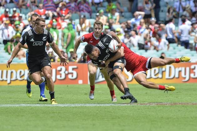 Rugby, HSBC Sevens World Series, Neuseeland - Kanada 06.02.2016. Sydney, Australia. HSBC World Rugby Sevens Sydney day 1. New Zealand versus Canada. Kiwi Ardie Savea in action. New Zealand won 27-12. xNigelxOwenx  ActionPlus11704489