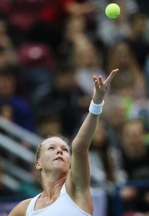 Tennis, FedCup, Russland - Niederlande MOSCOW, RUSSIA. FEBRUARY 6, 2016. Kiki Bertens of the Netherlands serves a ball during her 2016 Fed Cup World Group 1st Round tennis match against Ekaterina Makarova of Russia at Olympic Stadium. Sergei Bobylev TASS  TS016AB9