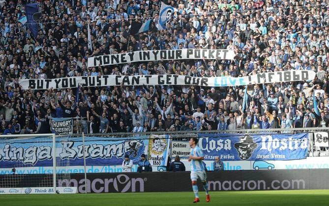 06.02.2016,2.BL, TSV 1860 vs FC Nürnberg, Allianz Arena München im Bild: TSV1860 Fans mit Plakat