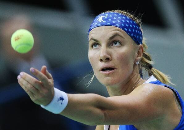 Tennis, FedCup, Russland - Niederlande MOSCOW, RUSSIA. FEBRUARY 6, 2016. Svetlana Kuznetsova of Russia serves a ball in the 2016 Fed Cup World Group 1st Round tennis match against Richel Hogenkamp of the Netherlands at Olympic Stadium. Sergei Bobylev TASS  TS016ACD