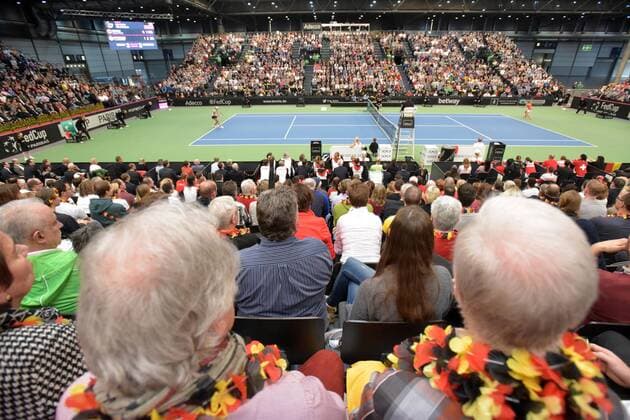 Leipzig Die deutsche Tennisspielerin Angelique Kerber gewinnt ihr Match gegen Timea Bacsinszky aus der Schweiz am 06.02.2016 im Fed-Cup-Viertelfinale Deutschland - Schweiz in Leipzig (Sachsen). Copyright: Modlax Eibner-Pressefoto EP_cma