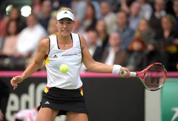 Leipzig Die deutsche Tennisspielerin Angelique Kerber gewinnt ihr Match gegen Timea Bacsinszky aus der Schweiz am 06.02.2016 im Fed-Cup-Viertelfinale Deutschland - Schweiz in Leipzig (Sachsen). Copyright: Modlax Eibner-Pressefoto EP_cma