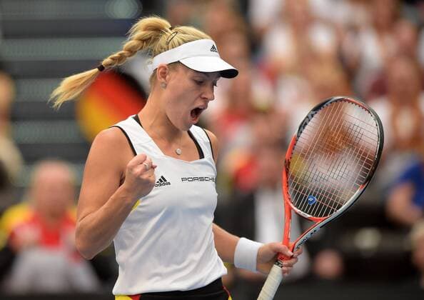 Leipzig Die deutsche Tennisspielerin Angelique Kerber gewinnt ihr Match gegen Timea Bacsinszky aus der Schweiz am 06.02.2016 im Fed-Cup-Viertelfinale Deutschland - Schweiz in Leipzig (Sachsen). Copyright: Modlax Eibner-Pressefoto EP_cma