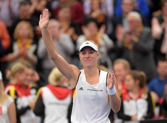 Leipzig Die deutsche Tennisspielerin Angelique Kerber gewinnt ihr Match gegen Timea Bacsinszky aus der Schweiz am 06.02.2016 im Fed-Cup-Viertelfinale Deutschland - Schweiz in Leipzig (Sachsen). Copyright: Modlax Eibner-Pressefoto EP_cma