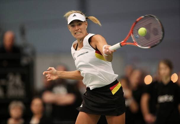 Angelique Kerber (GER) besiegt Timea Bacsinszky (SUI) und gleicht damit zum 1-1 aus.