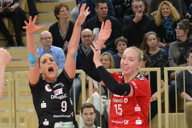 06.02.2016, xtkx, Volleyball 1.Bundesliga Damen, VC Wiesbaden vs. Dresdner SC, emspor v.l. Myrthr Schoot (Dresdner SC), Michelle Bartsch (Dresdner SC),