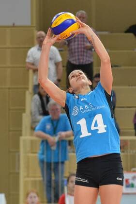 06.02.2016, xtkx, Volleyball 1.Bundesliga Damen, VC Wiesbaden vs. Dresdner SC, emspor v.l. Iveta Halbichova (VC Wiesbaden),