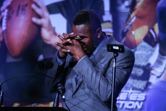 06 FEB 2016: Carolina Panthers outside linebacker Thomas Davis (58) gets emotional as he addresses the crowd after winning 2016 Bart Starr Award at the grand ballroom of the Hilton Union Square in San Francisco California. (Photo by Rich Graessle Icon Sportswire) NFL American Football Herren USA FEB 06 Super Bowl 50 - Super Bowl Breakfast Icon02061655650 EDITORIAL USE ONLY