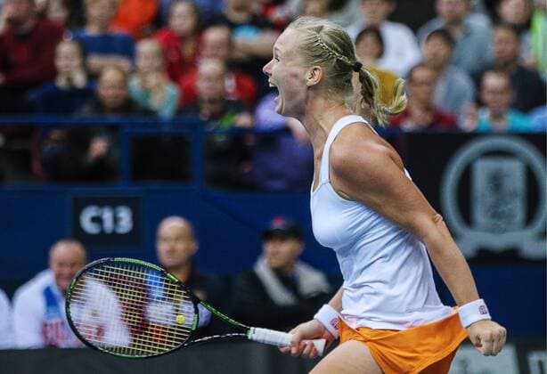 Tennis, FedCup, Niederlande besiegt Russland MOSCOW, RUSSIA. FEBRUARY 7, 2016. Kiki Bertens of the Netherlands reacts during the 2016 Fed Cup World Group 1st Round tennis match against Svetlana Kuznetsova of Russia at the Olimpiysky Stadium. Sergei Bobylev TASS  TS016B8C