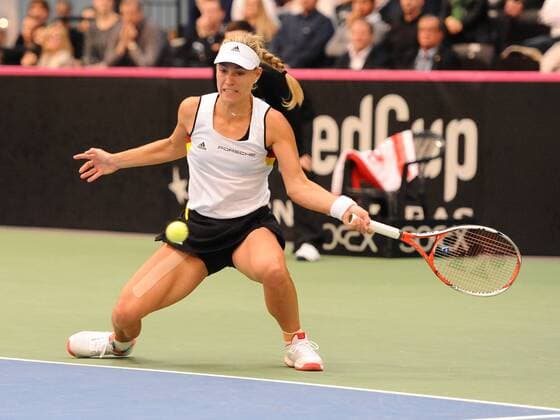 Themen der Woche - Sport Bilder des Tages - SPORT Leipzig Die deutsche Tennisspielerin Angelique Kerber (GER) beim Match gegen Belinda Bencic (SUI) am 07.02.2016 im Fed-Cup-Viertelfinale Deutschland - Schweiz in Leipzig (Sachsen). Copyright: Franzx Eibner-Pressefoto EP_pfz