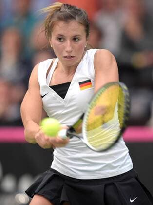 Leipzig Annika Beck (GER) beim Fed Cup Erste Runde, 4. Spiel - Annika Beck (GER) vs Timea Bacsinszky (SUI), 07.02.2016 Copyright: Modlax Eibner-Pressefoto EP_cma