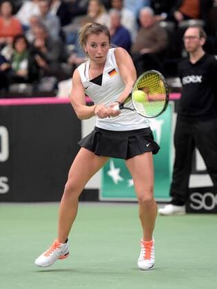 Leipzig Annika Beck (GER) beim Fed Cup Erste Runde, 4. Spiel - Annika Beck (GER) vs Timea Bacsinszky (SUI), 07.02.2016 Copyright: Modlax Eibner-Pressefoto EP_cma