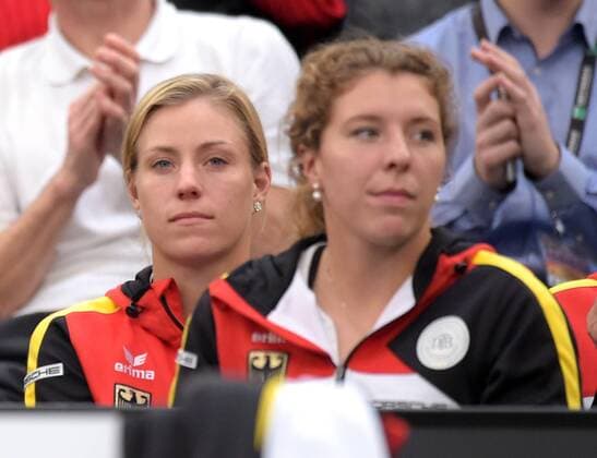 Leipzig Angelique Kerber (GER) verfolgt das Spiel beim Fed Cup Erste Runde, 4. Spiel - Annika Beck (GER) vs Timea Bacsinszky (SUI), 07.02.2016 Copyright: Modlax Eibner-Pressefoto EP_cma