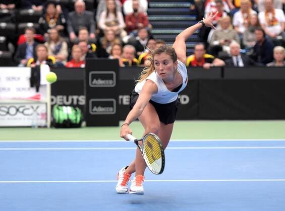 Leipzig Annika Beck (GER) beim Fed Cup Erste Runde, 4. Spiel - Annika Beck (GER) vs Timea Bacsinszky (SUI), 07.02.2016 Copyright: Modlax Eibner-Pressefoto EP_cma