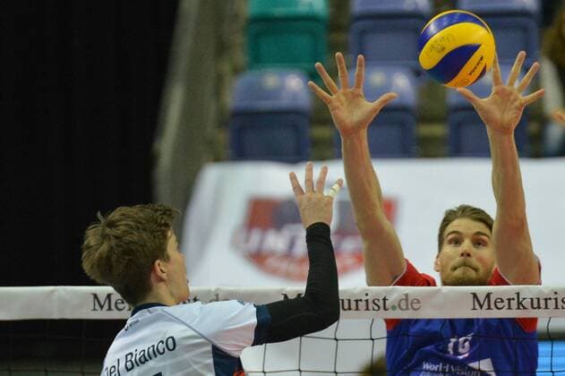 07.02.2016, xtkx, Volleyball 1.Bundesliga, United Volleys Frankfurt - SVG Lüneburg, emspor v.l. Steven Marshall (Lueneburg) , Christian Duennes (United Volleys) ,