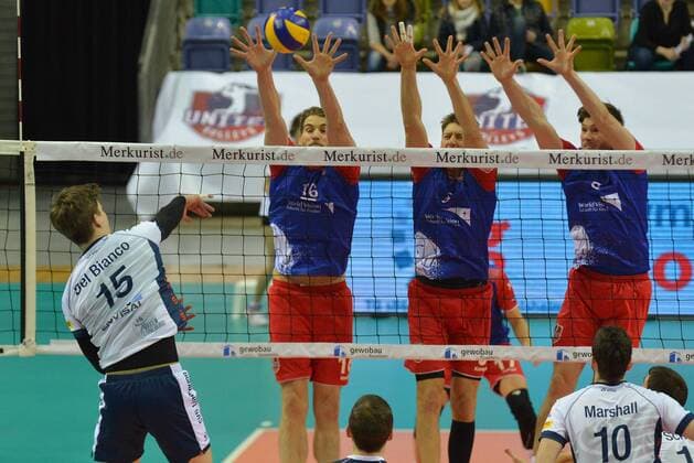 07.02.2016, xtkx, Volleyball 1.Bundesliga, United Volleys Frankfurt - SVG Lüneburg, emspor v.l. Nick del Bianco (Lueneburg) , Christian Duennes (United Volleys) , Lukas Bauer (United Volleys), Jan Kobucar (United Volleys) ,