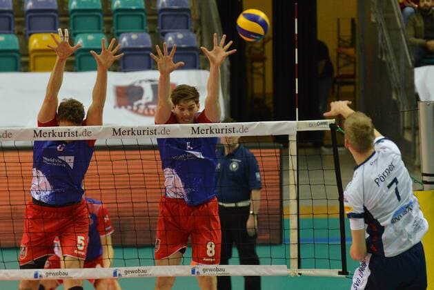 07.02.2016, xtkx, Volleyball 1.Bundesliga, United Volleys Frankfurt - SVG Lüneburg, emspor v.l. uv05 , Jan Kobucar (United Volleys) , Jannik Poerner (Lueneburg) ,