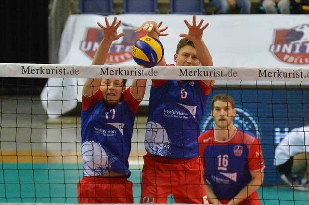 07.02.2016, xtkx, Volleyball 1.Bundesliga, United Volleys Frankfurt - SVG Lüneburg, emspor v.l. Jan Zimmermann (United Volleys) , Lukas Bauer (United Volleys), Christian Duennes (United Volleys) ,