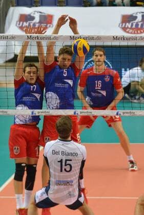 07.02.2016, xtkx, Volleyball 1.Bundesliga, United Volleys Frankfurt - SVG Lüneburg, emspor v.l. Jan Zimmermann (United Volleys) , Lukas Bauer (United Volleys), Nick del Bianco (Lueneburg) , Christian Duennes (United Volleys) ,