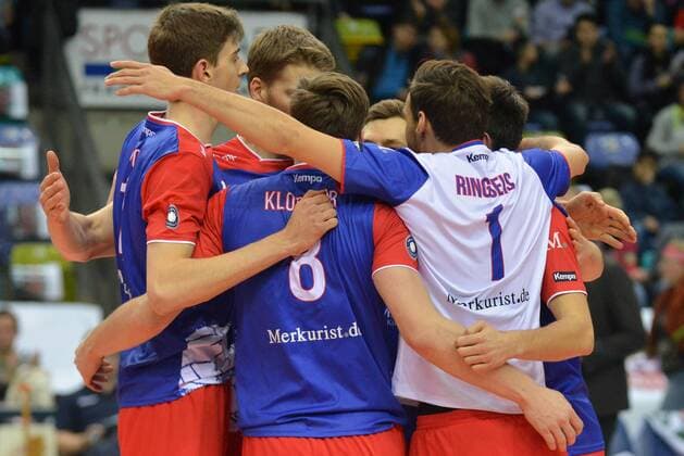 07.02.2016, xtkx, Volleyball 1.Bundesliga, United Volleys Frankfurt - SVG Lüneburg, emspor v.l. Jan Kobucar (United Volleys) , Florian Ringseis (United Volleys) ,