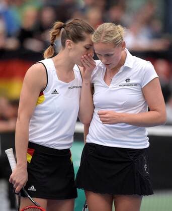 Leipzig Andrea Petkovic (GER) und Anna-Lena Groenefeld Groenefeld (GER) beim Fed Cup Erste Runde, 5. Spiel - Doppel - Andrea Petkovic (GER) und Anna-Lena Groenefeld Groenefeld (GER) vs Belinda Bencic (SUI) und Martina Hingis (SUI), 07.02.2016 , Copyright: Modla Eibner-Pressefoto ep_cma