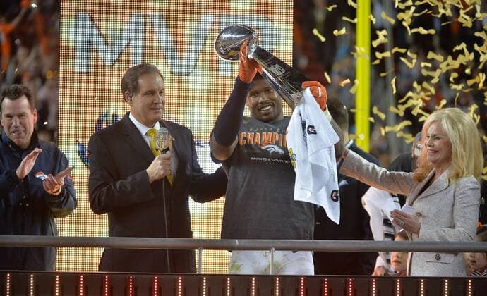 Super Bowl MVP Denver Broncos linebacker Von Miller raises the Lombardi trophy at Super Bowl 50 at Levi s Stadium in Santa Clara, California on February 7, 2016. Denver wins Super Bowl 50 defeating Carolina 24-10.  SBP20160207482 KEVINxDIETSCH