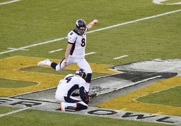 February 7, 2016: K Brandon McManus (8) of the Denver Broncos kicks 34 yard field goal to take a 3-0 on the first drive of the gameduring the first half of Super Bowl 50 between the Denver Broncos and Carolina Panthers played at Levi s Stadium in Santa Clara, California. (Photo by Chris Williams Icon Sportswire) NFL American Football Herren USA FEB 07 Super Bowl 50 - Broncos v Panthers Icon007160207002250 EDITORIAL USE ONLY