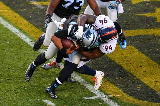 07 FEB 2016: Denver Broncos outside linebacker DeMarcus Ware (94) sacks Carolina Panthers quarterback Cam Newton (1) during Super Bowl 50 between the Denver Broncos and Carolina Panthers at Levi s Stadium in Santa Clara, California. (Photo by Rich Graessle Icon Sportswire) NFL American Football Herren USA FEB 07 Super Bowl 50 - Broncos v Panthers Icon02071608450 EDITORIAL USE ONLY
