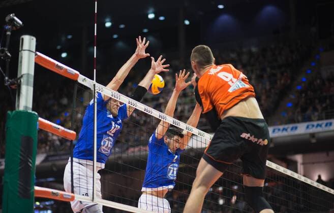Berlin, Deutschland, 07.02.2016: Volleyball Bundesliga Saison 2015 2016 - Berlin Recycling Volleys - VfB Friedrichshafen.