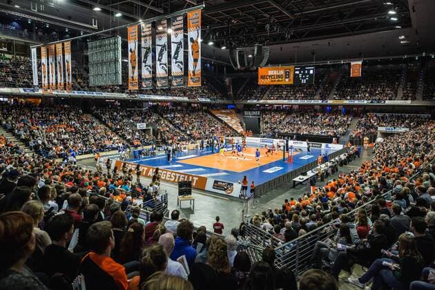 Berlin, Deutschland, 07.02.2016: Volleyball Bundesliga Saison 2015 2016 - Berlin Recycling Volleys - VfB Friedrichshafen. Übersicht, Uebersicht, Totale Max-Schmeling-Halle.