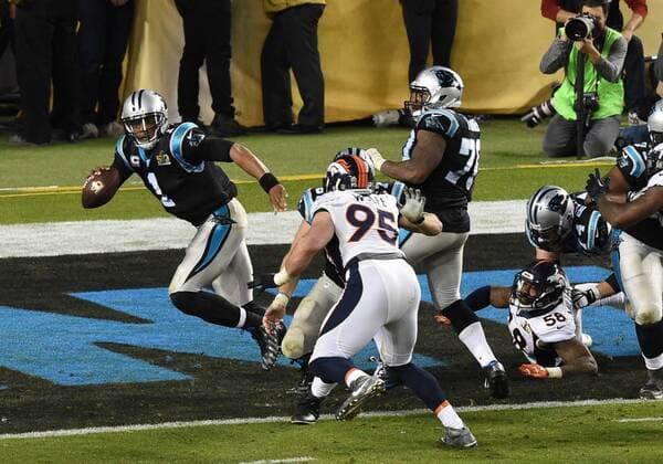 February 7, 2016: QB Cam Newton (1) of the Carolina Panthers is flushed out of the pocket is his own end zone during the second half of Super Bowl 50 between the Denver Broncos and Carolina Panthers played at Levi s Stadium in Santa Clara, California. (Photo by Chris Williams Icon Sportswire) NFL American Football Herren USA FEB 07 Super Bowl 50 - Broncos v Panthers Icon007160207010650 EDITORIAL USE ONLY
