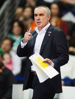 Berlin, Deutschland, 07.02.2016: Volleyball Bundesliga Saison 2015 2016 - Berlin Recycling Volleys - VfB Friedrichshafen. Trainer Roberto Serniotti (BR Volleys)