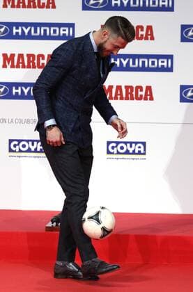 Real Madrid s defender Sergio Ramos after receiving the Luis Aragones Award -for the best National player- during the Marca Sports Journal Award Ceremony held in Madrid, Spain on 08 February 2016 MARCA SPORTS JOURNAL AWARD CEREMONY !ACHTUNG: NUR REDAKTIONELLE NUTZUNG!  20160208-635905476632687940
