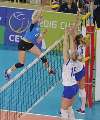 Volleyball - CEV-Pokal Frauen - 09.02.2016, VC WIESBADEN vs. CSM BUKAREST (ROM), TANJA GROßER (VCW), LAURA PIHLAJAMÃ KI, ROXANA DENISA BACSIS (CSM), -